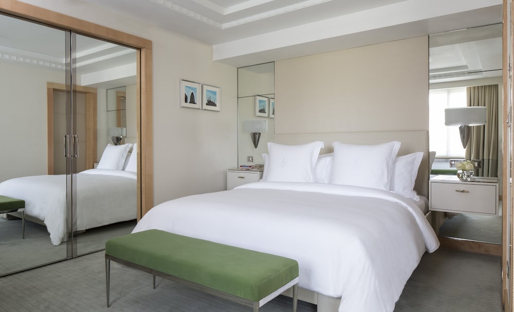 MAYFAIR, SUITE