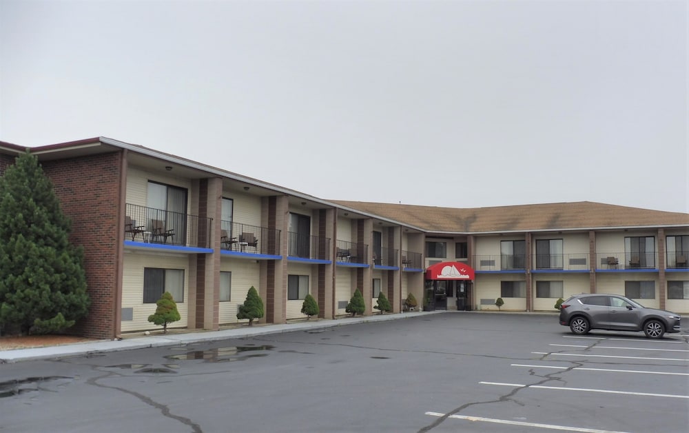 Red Roof Inn & Suites Newport – Middletown, RI 1/44