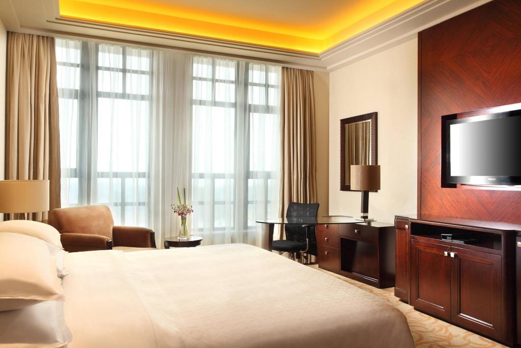 1 Bedroom, Hospitality, Suite, King Bed, Club Lounge Access