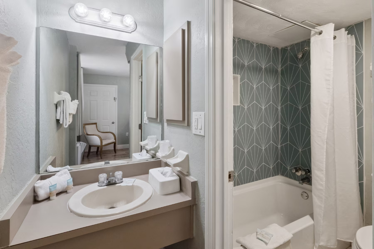 Howard Johnson by Wyndham Oceanfront Daytona Beach 42/44