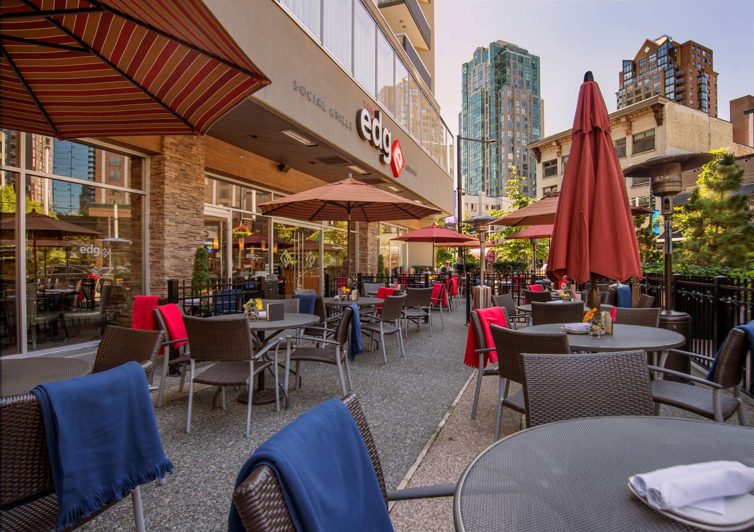 Best Western Premier Chateau Granville Hotel and Suites and Conf. Centre 45/61