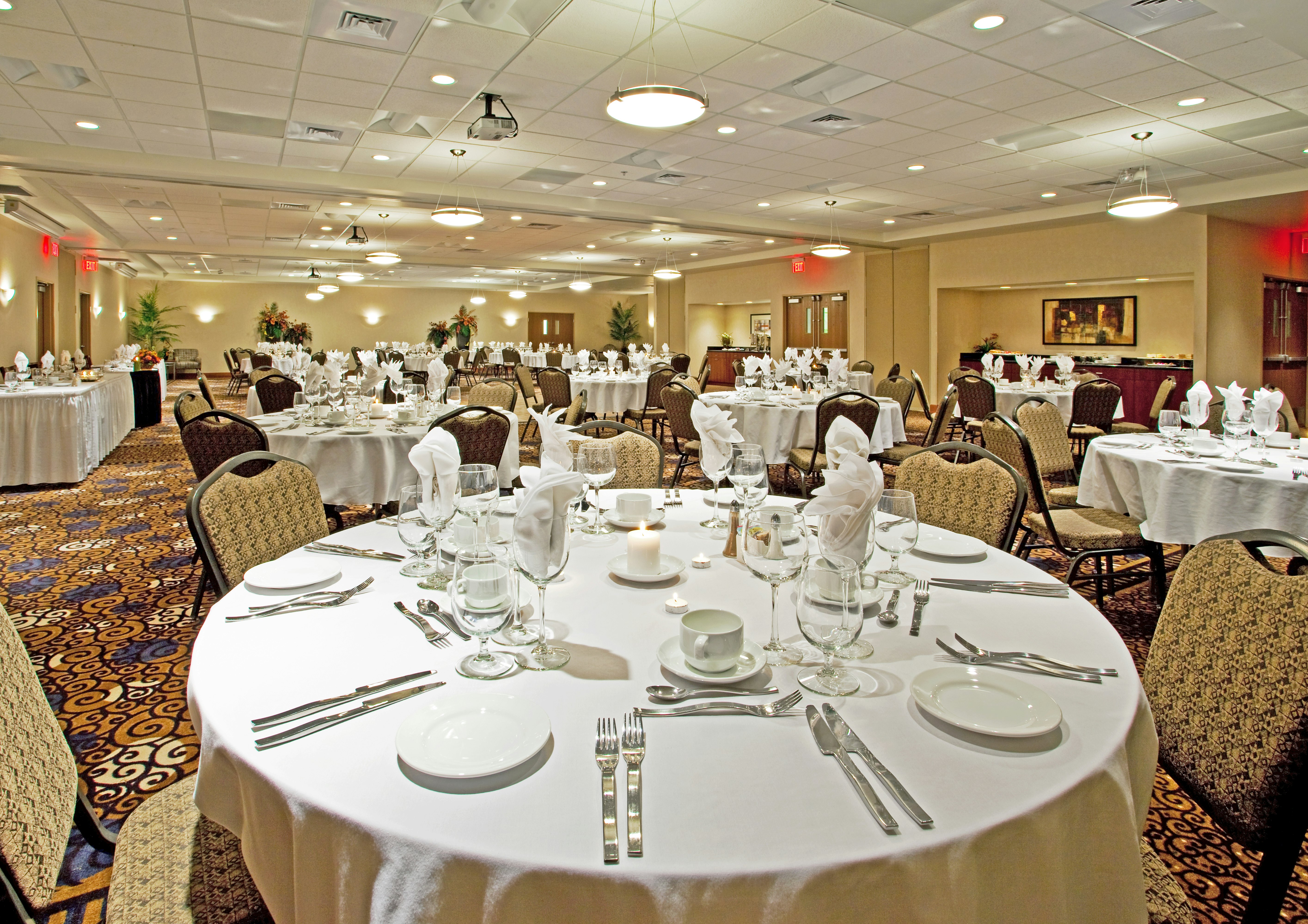 Holiday Inn Purdue - Fort Wayne 24/36