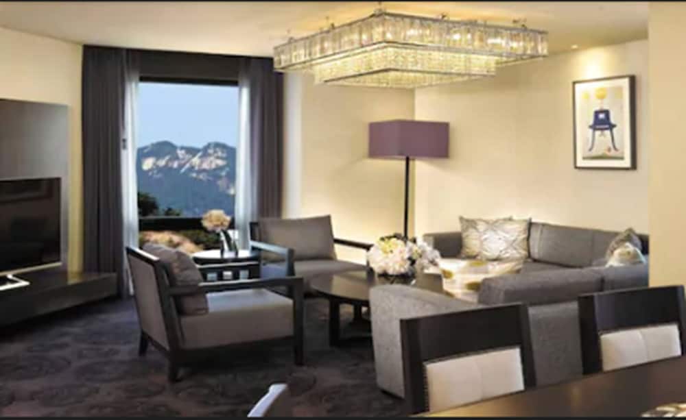 Swiss Grand Hotel 29/42