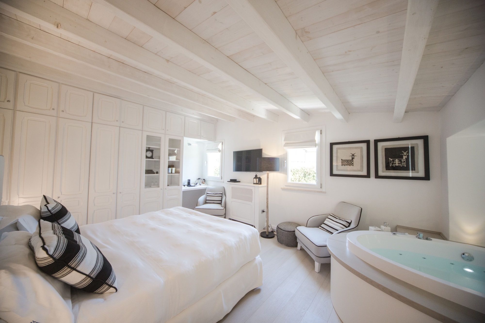 Garden, Luxury, King Bed, Jetted Tub