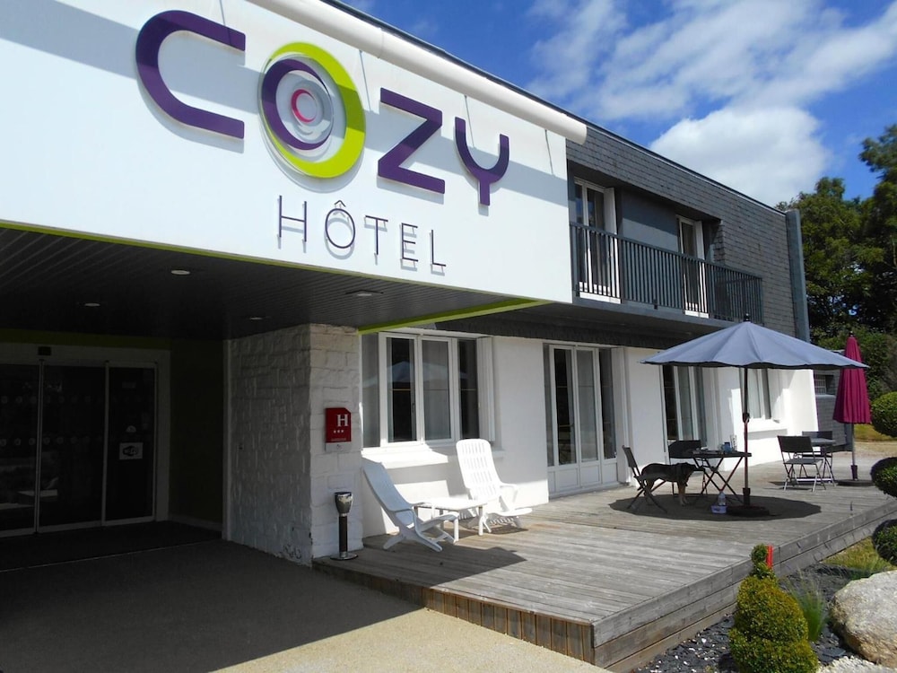 COZY HOTEL 3/40