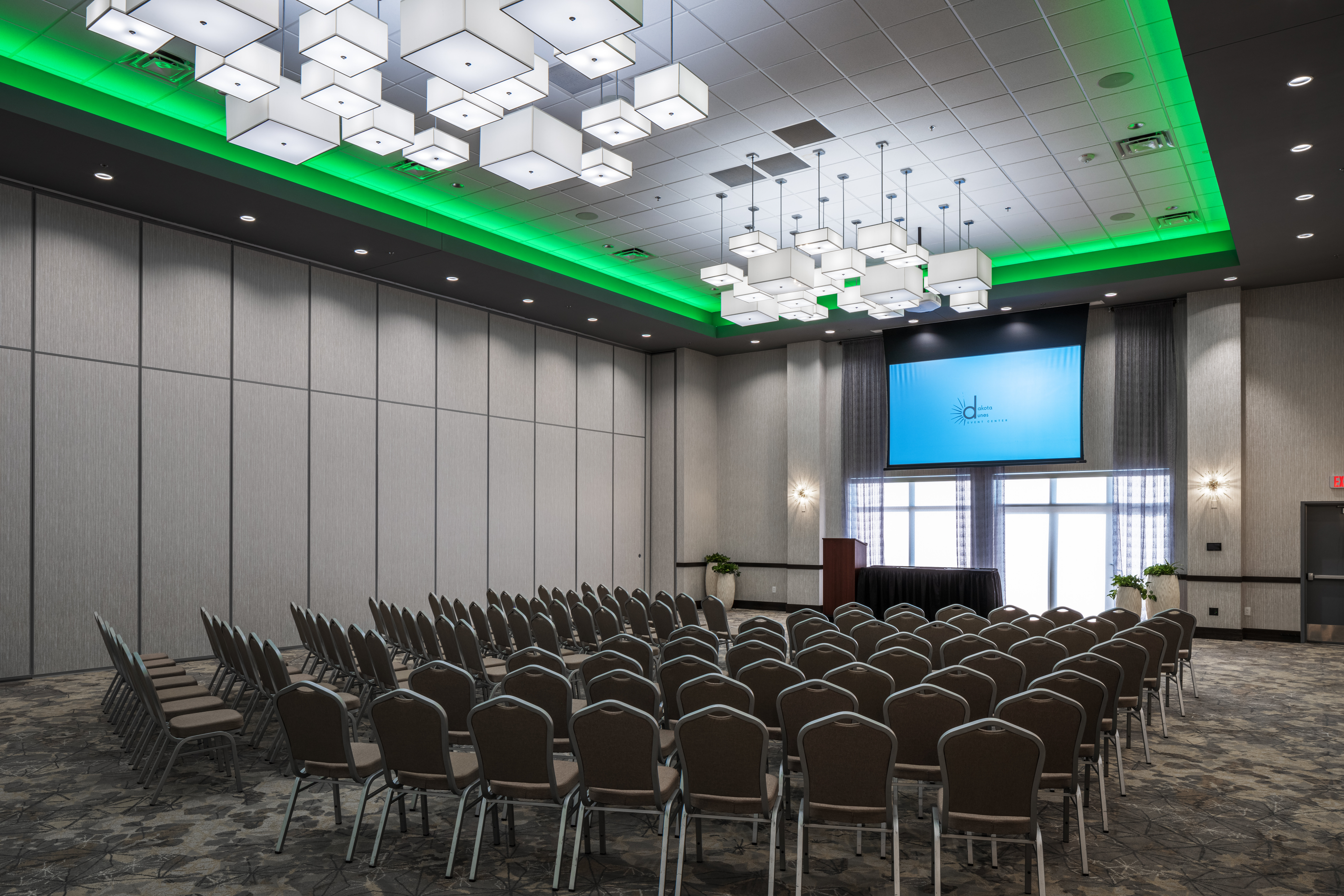 Holiday Inn Express and Suites Sioux City North Event Center an IHG Hotel 55/70