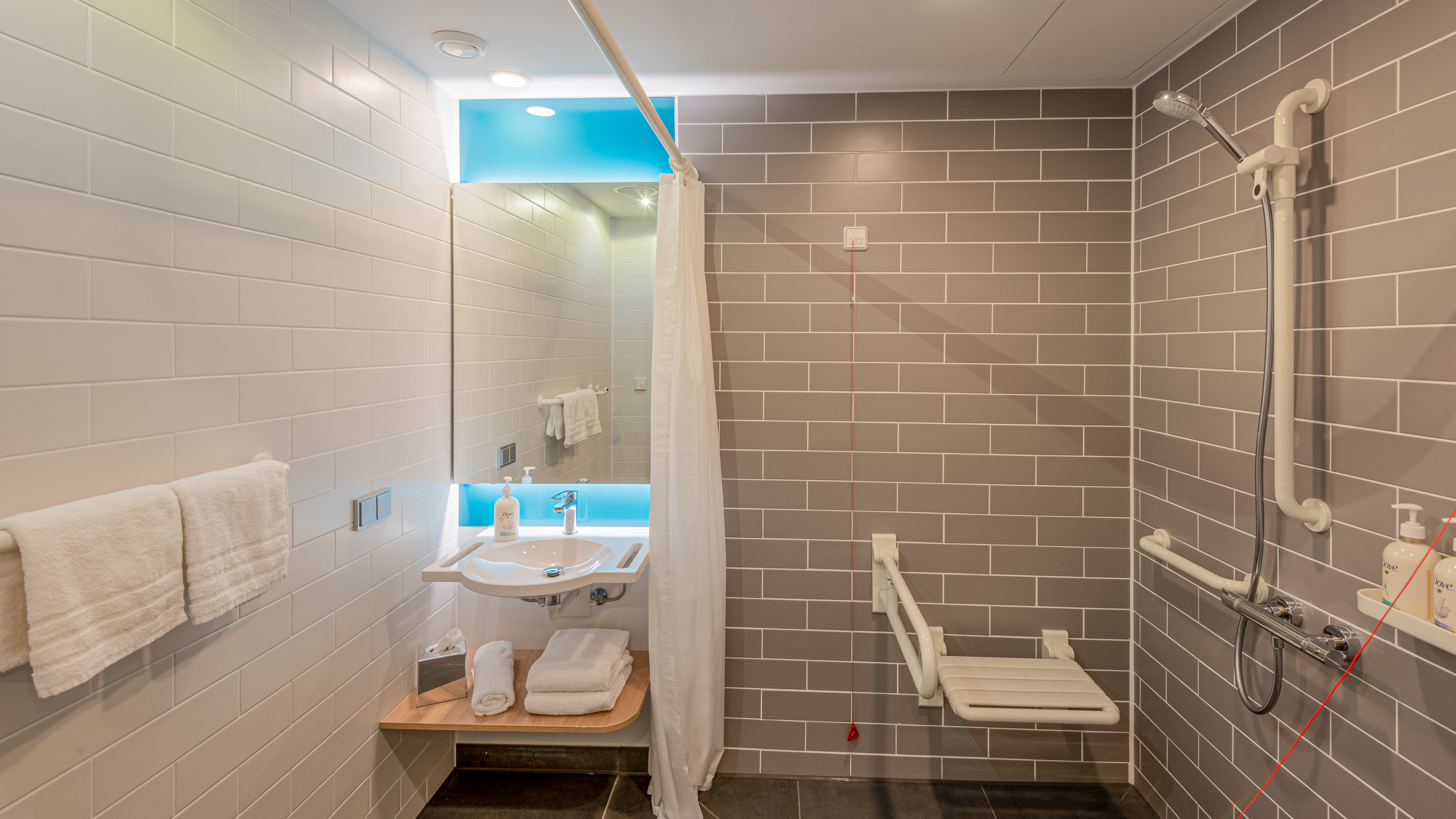Holiday Inn Express Hamburg South A7/As42 by IHG 24/50