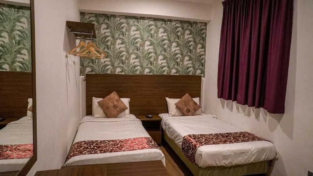 Highlanders Hotel 10/50