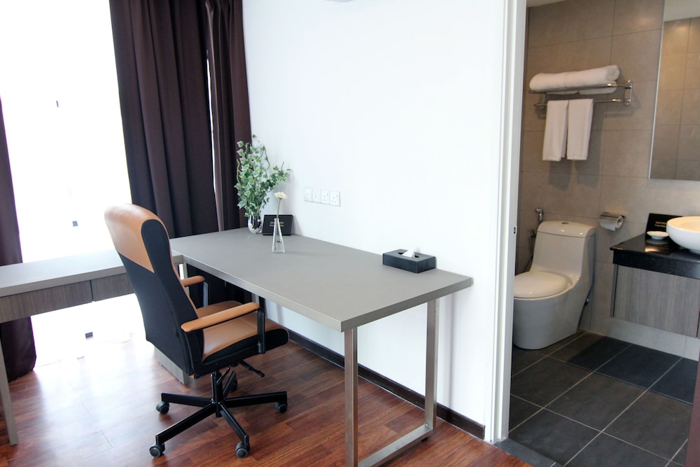 Nexus Regency Suites & Hotel 68/69