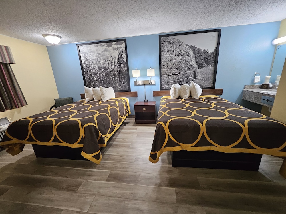 Super 8 By Wyndham Clinton 27/40