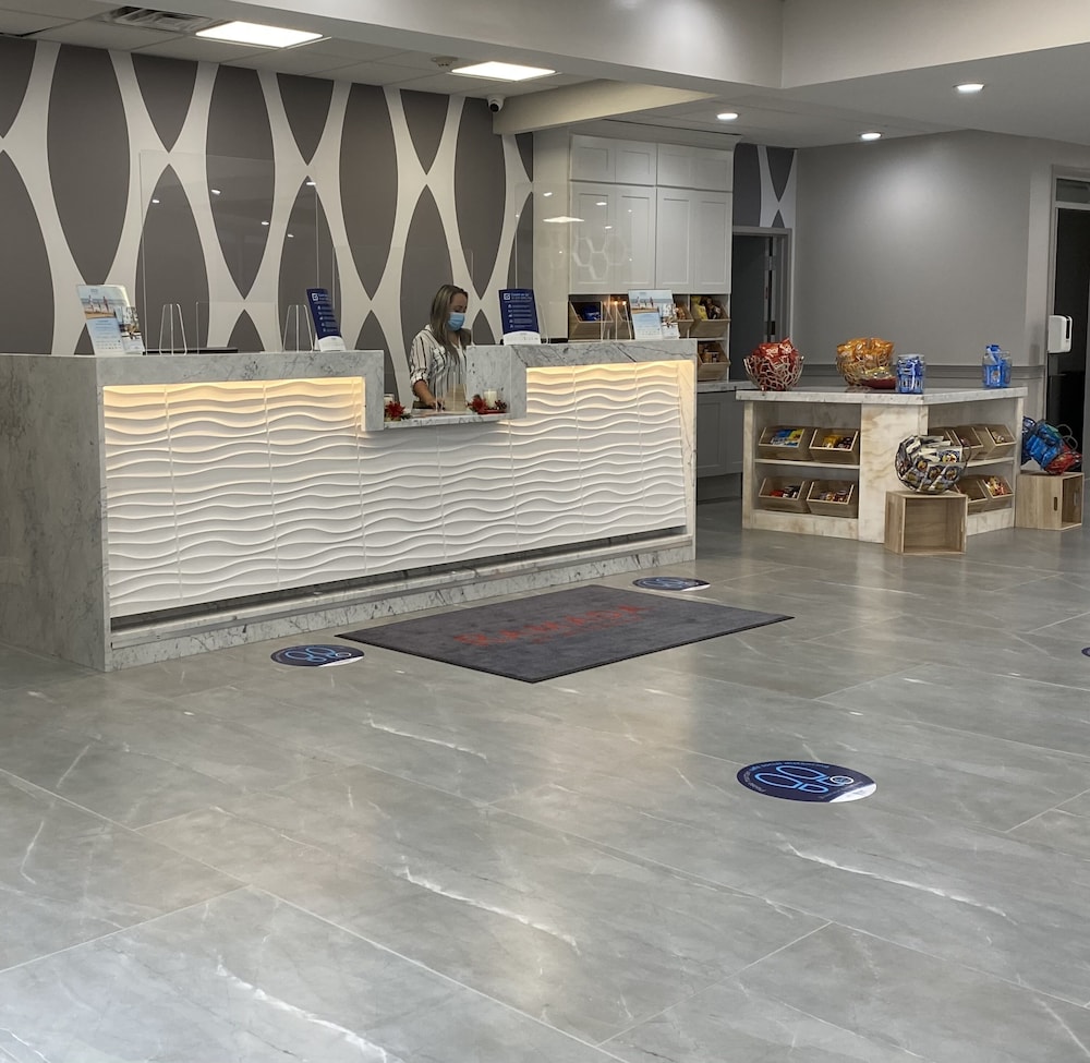Ramada by Wyndham Hartford North / Bradley Airport 5/48