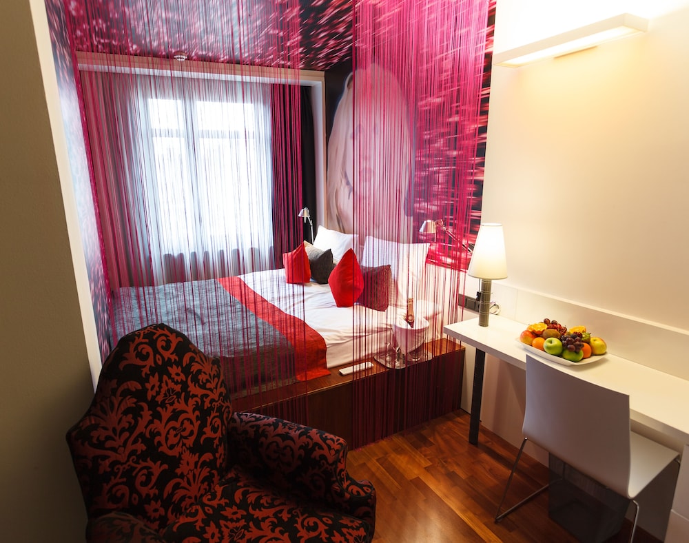 BOHEM ART HOTEL 16/59