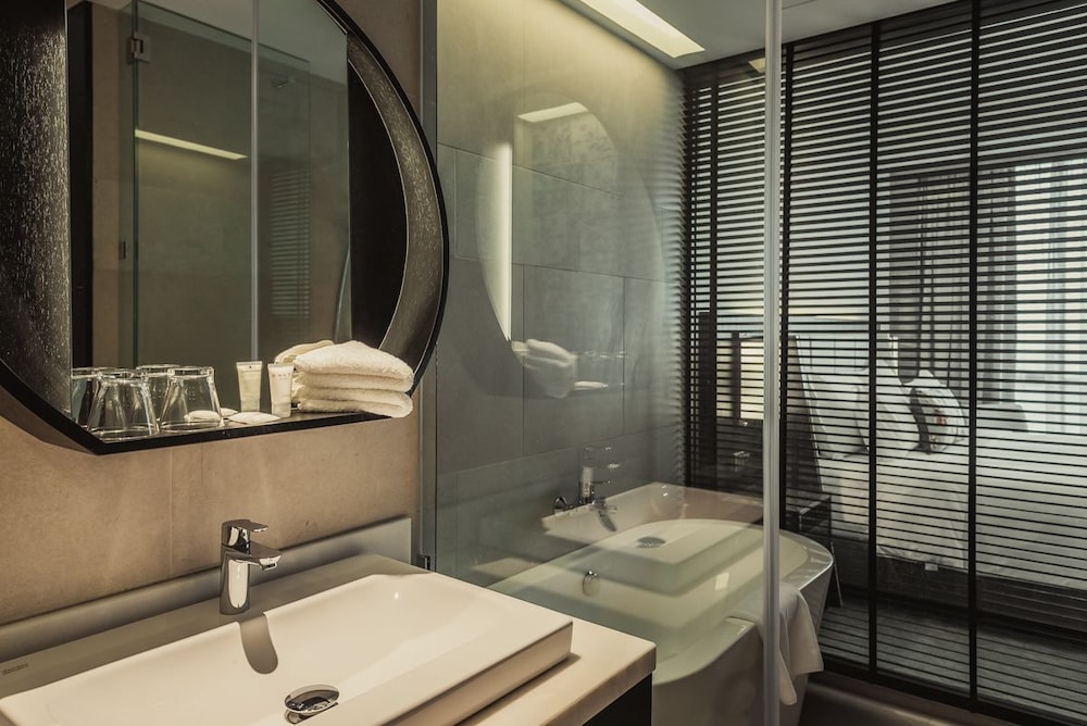 WEIL Hotel 6/56