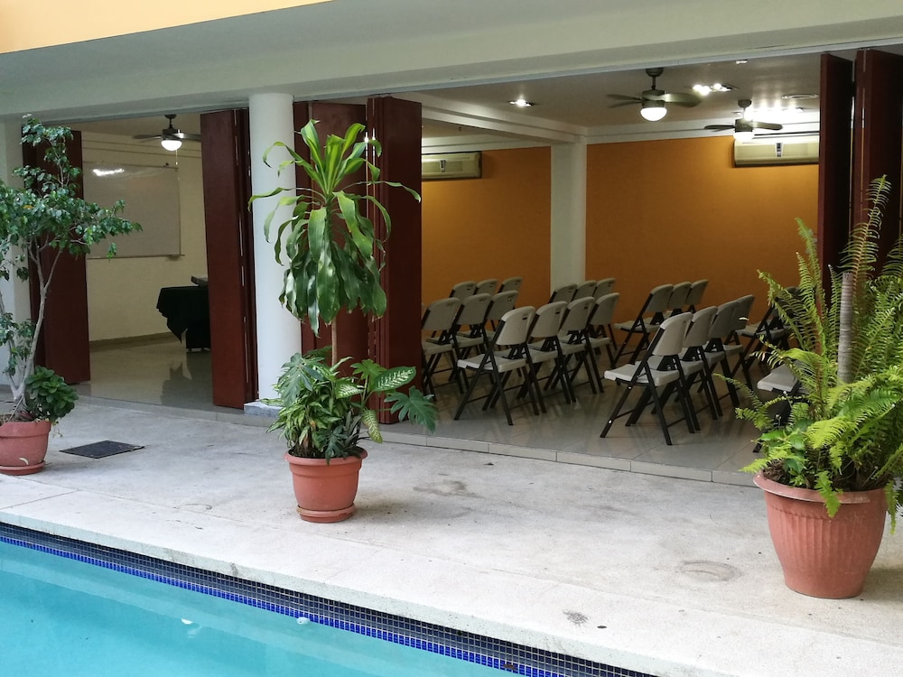 Hotel Windsor Plaza 8/48