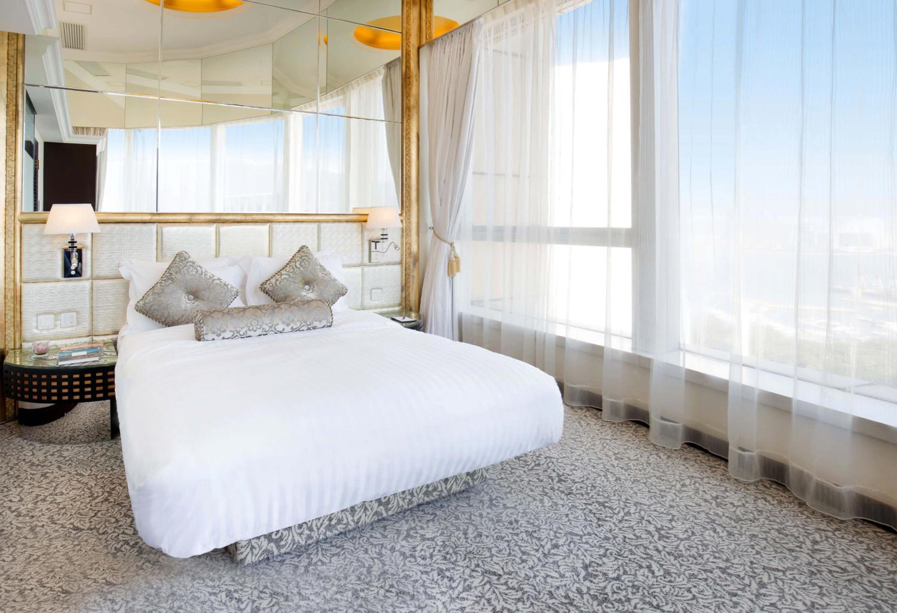 Royale Suite, Regal Hong Kong Hotel 2/3
