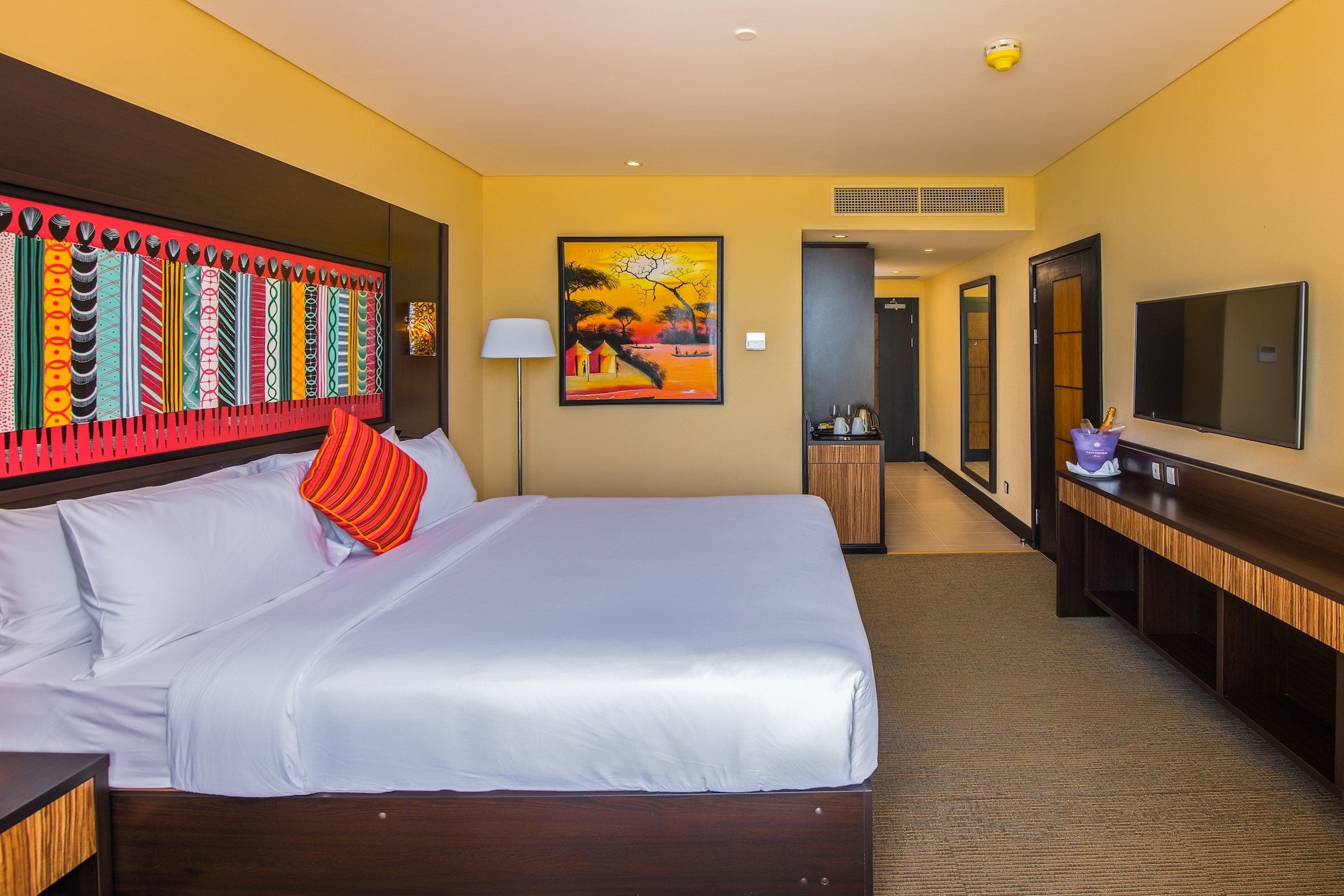 1 King Bed Superior Courtyard View Non-Smoking Room