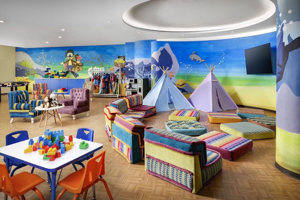 Ambassador At Grand Velas 58/66