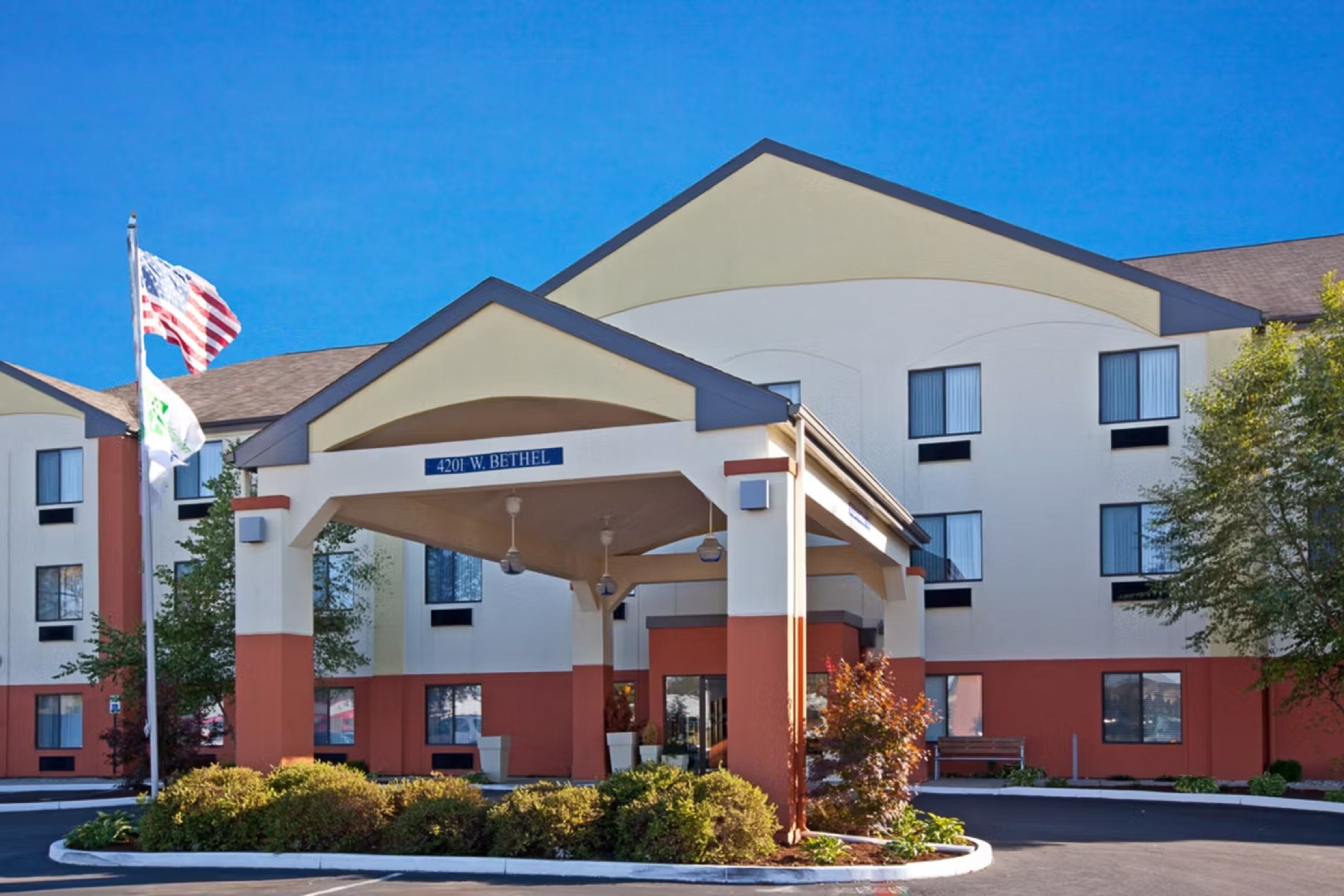 Holiday Inn Express Hotel Suites Muncie 2/32