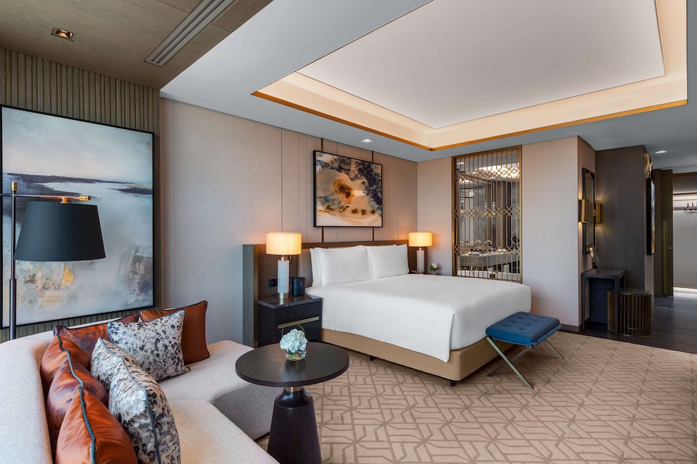 Waldorf Astoria Kuwait 17/81