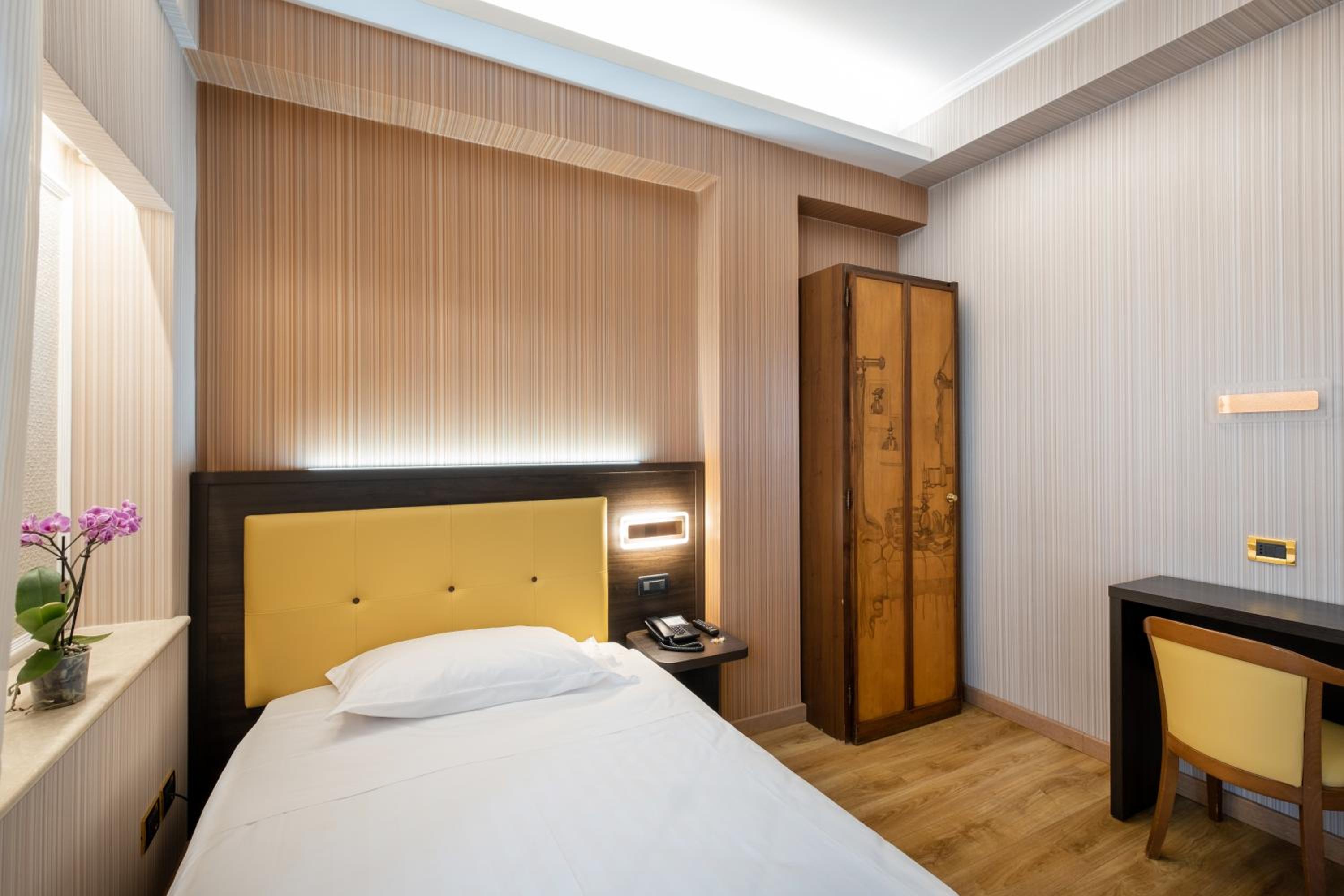 Room, Single, French Bed