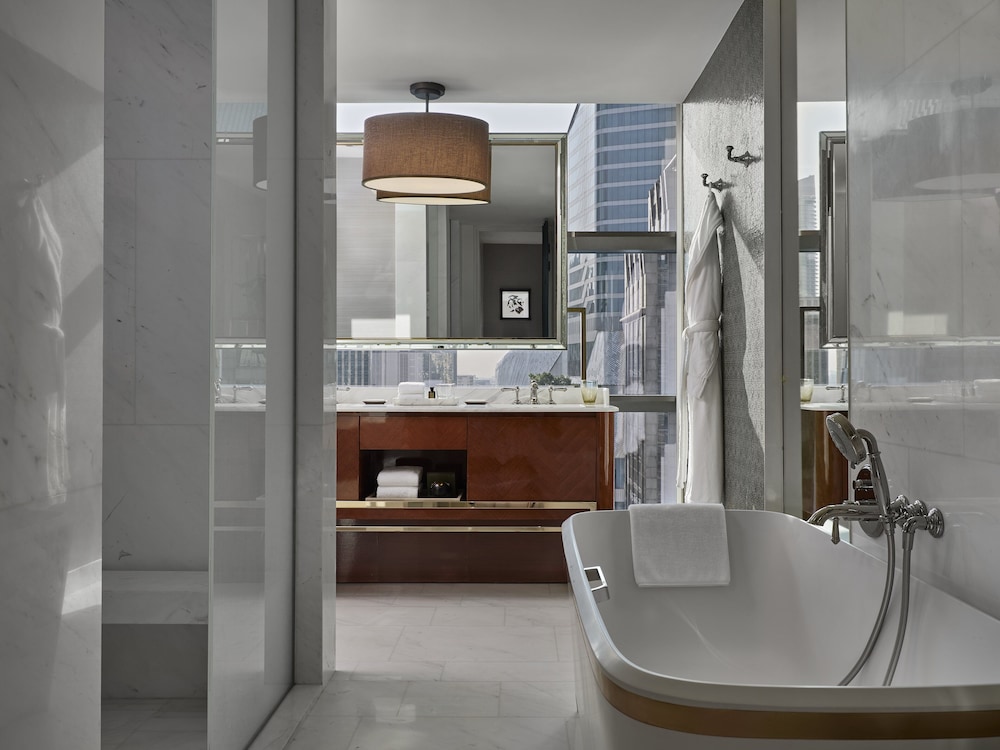 Rosewood Bangkok 18/84