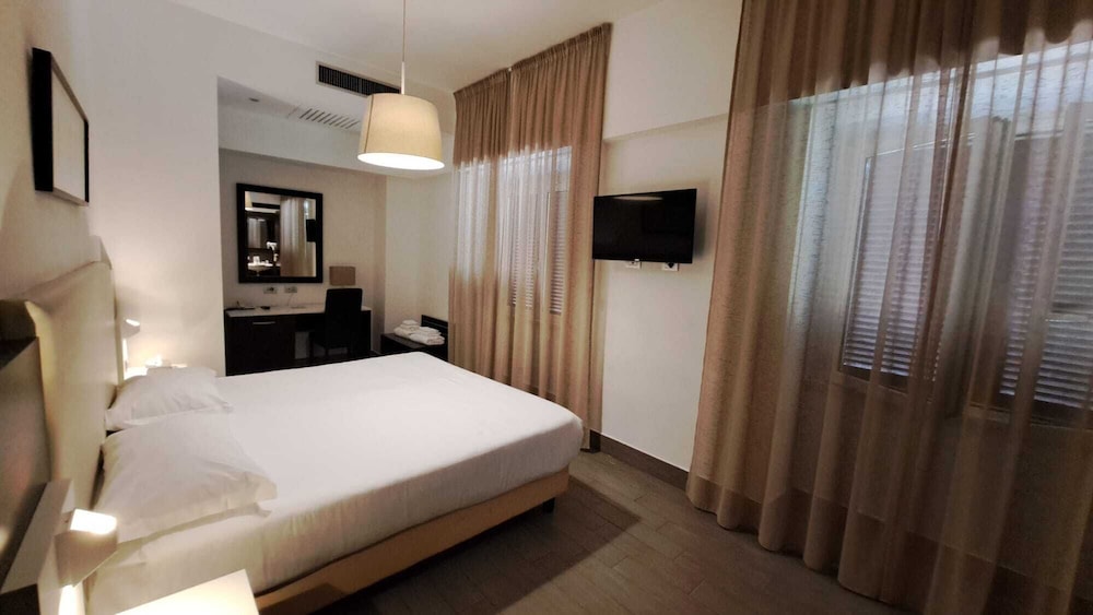 SUPERIOR, DOUBLE OR TWIN BED