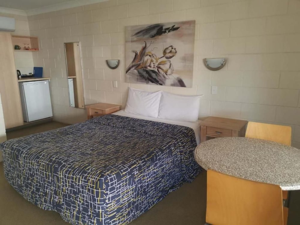 NAMBOUR LODGE MOTEL 13/37