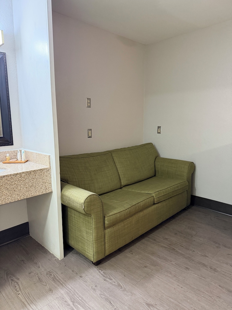 Savannah Inn 40/60