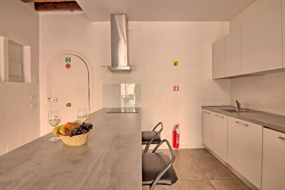 Charming Venice Apartments 53/78