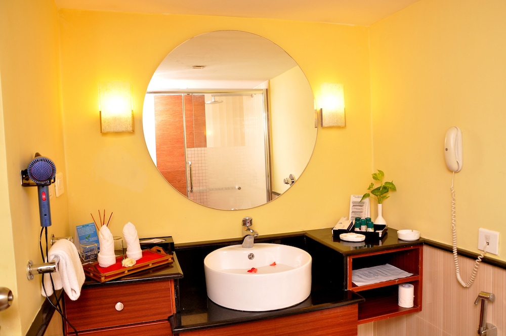 Gokulam Park Sabari Omr Hotel 33/33