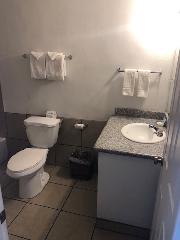 American Executive Inn 21/58