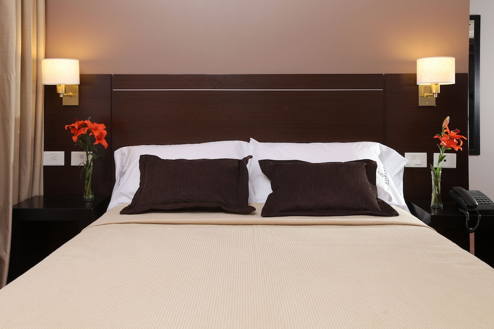 Europlaza Hotel & Suites 14/36