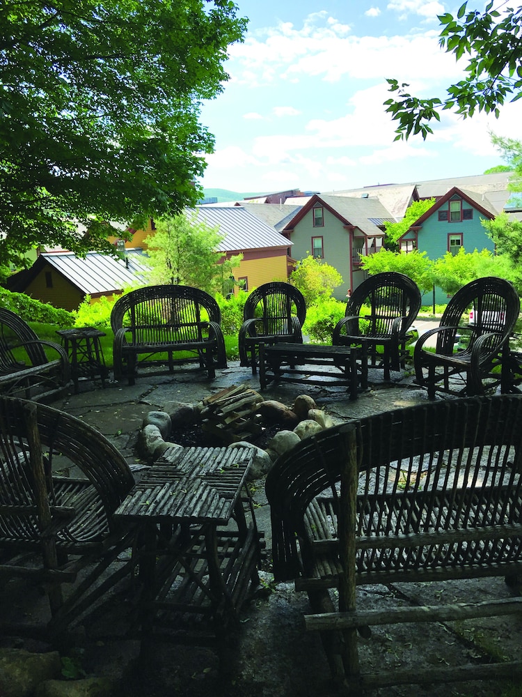 The Porches Inn At Mass Moca 72/74