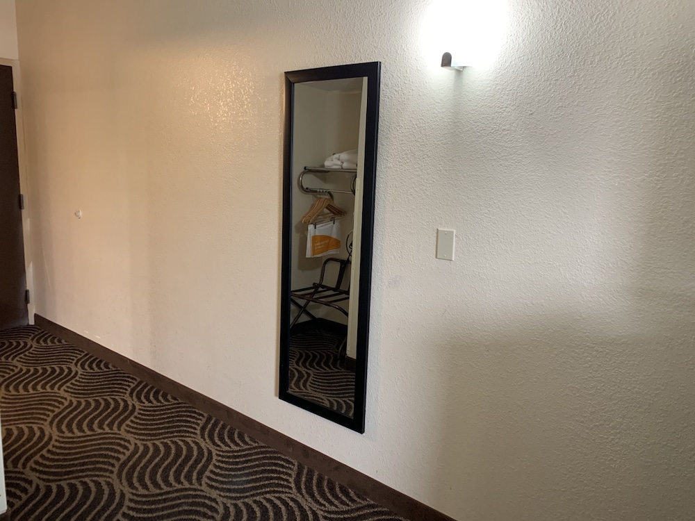 Quality Inn and Suites Florence Cincinnati South 26/48
