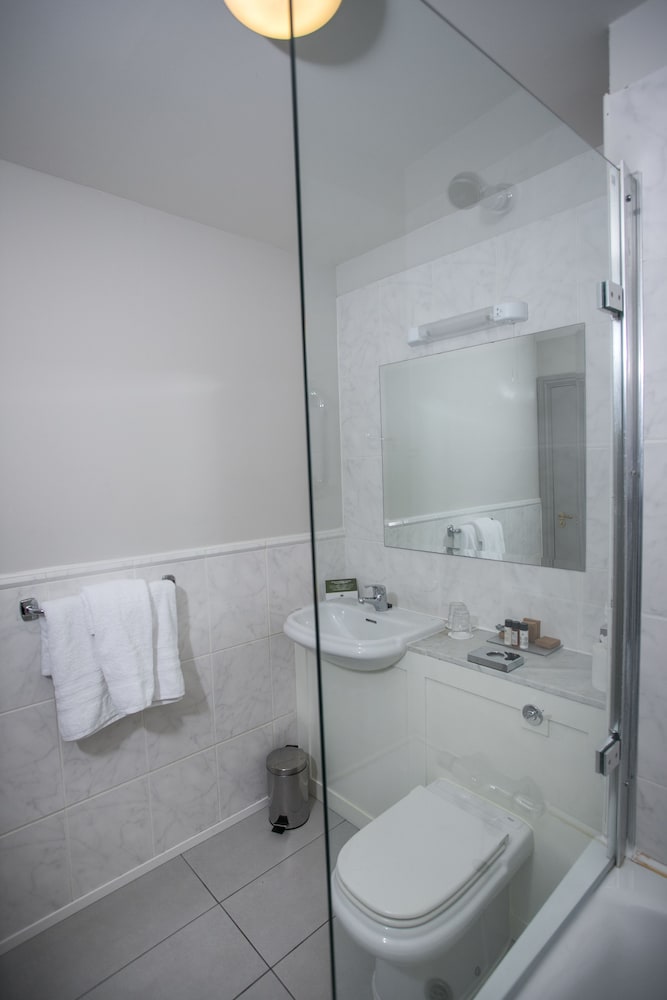 Longcourt Hotel 12/46