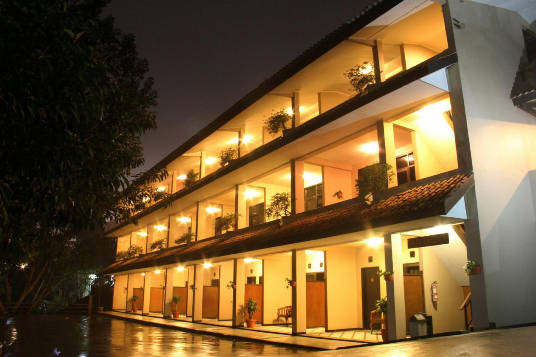 Augusta Sukabumi Hotel 1/28