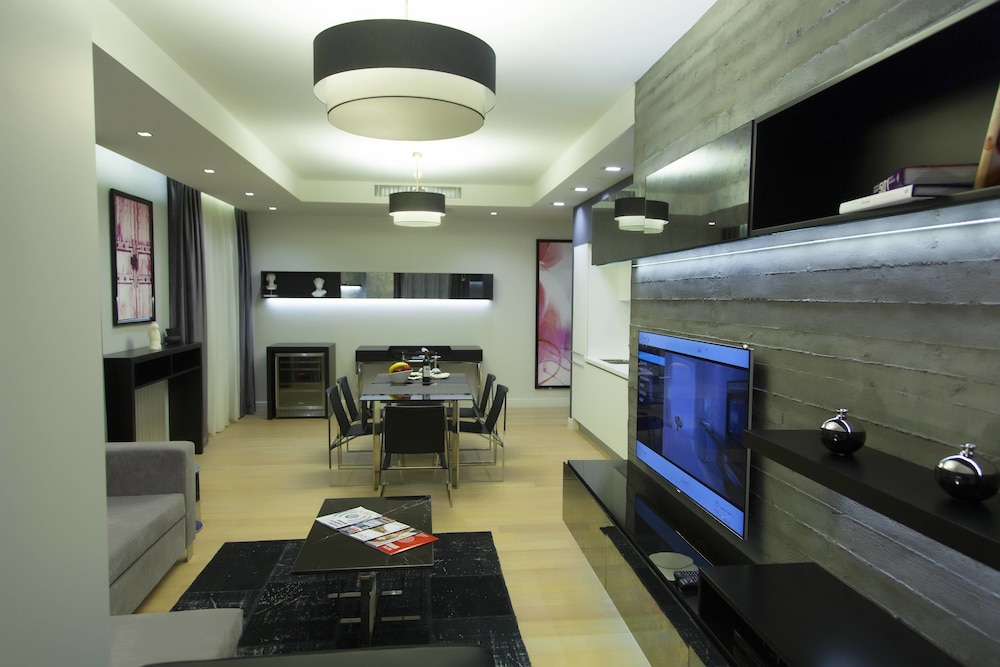 The Leos Residence 49/60