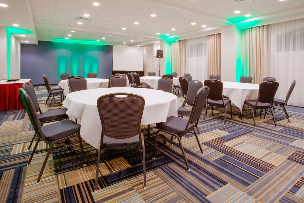 Holiday Inn Ottawa East 52/76