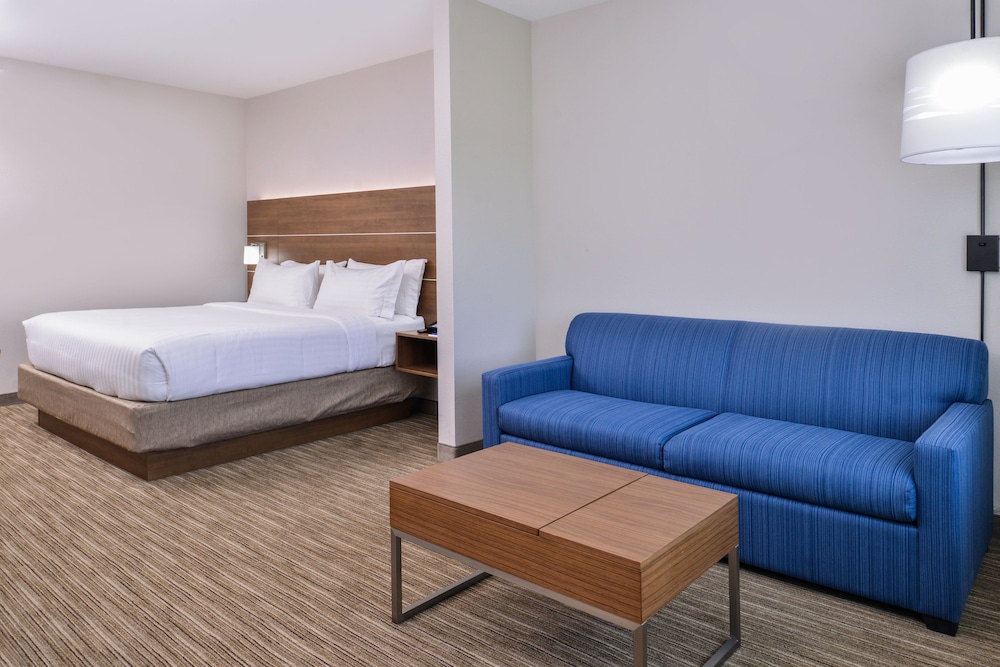 Holiday Inn Express Suites Siloam Springs 20/57