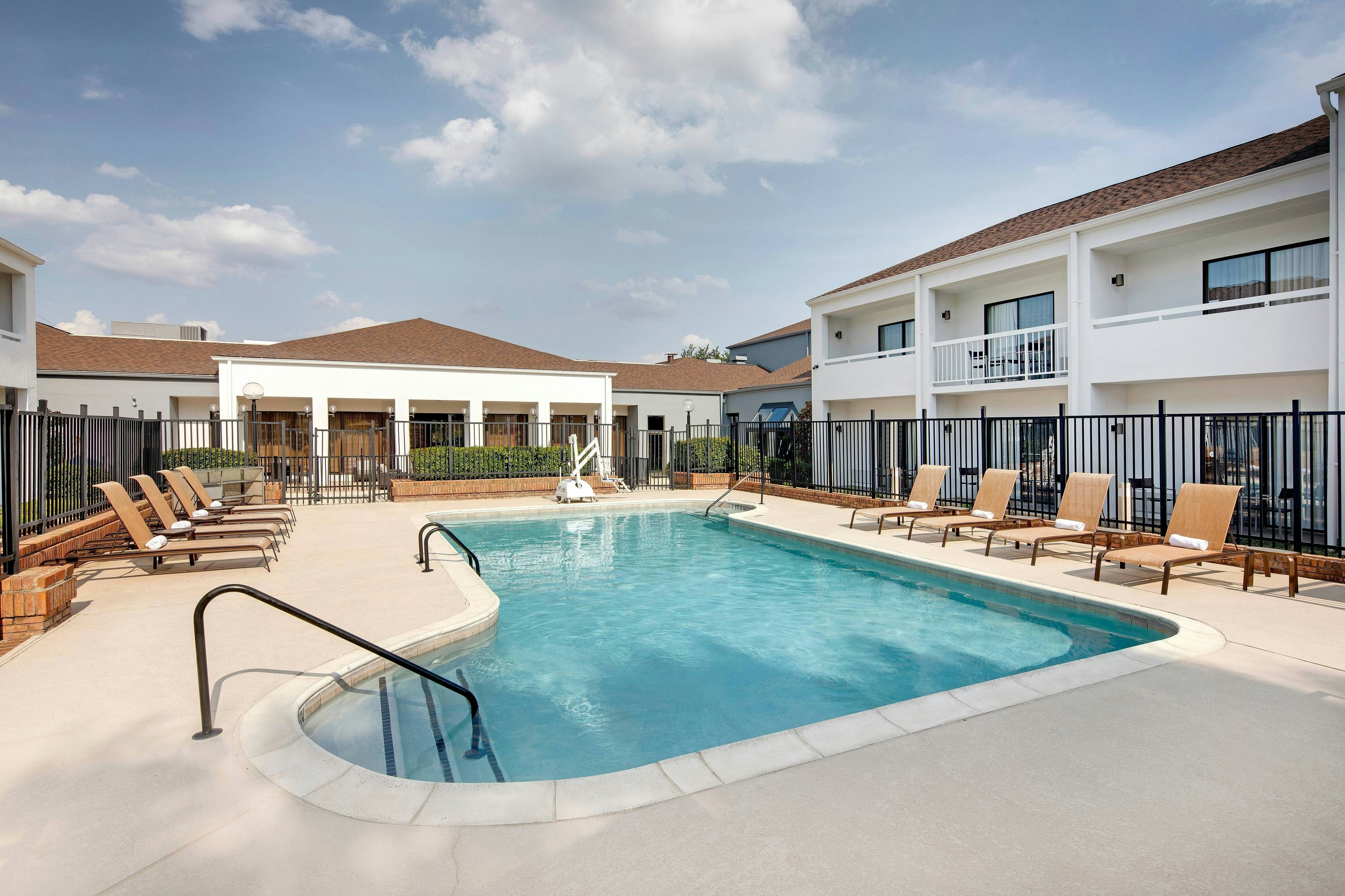 Courtyard Dallas Addison Midway 49/49