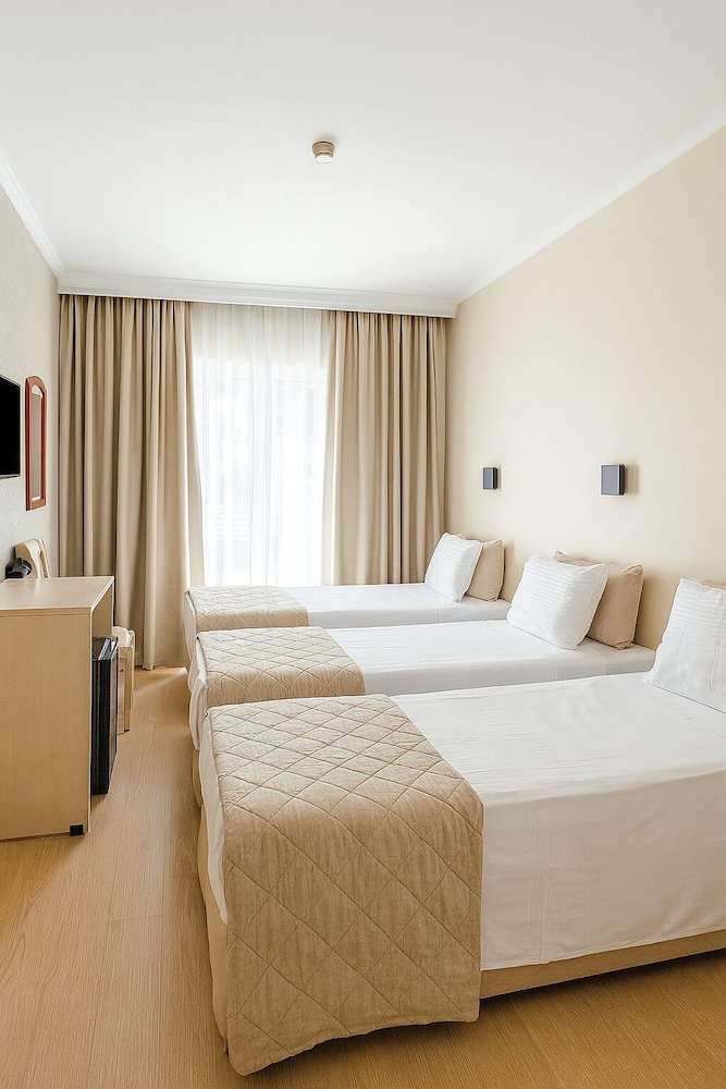 ROOM, TRIPLE