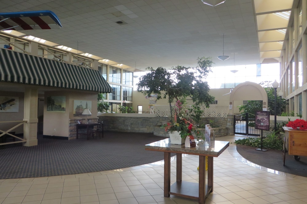 Days Inn by Wyndham Columbus Airport 31/37