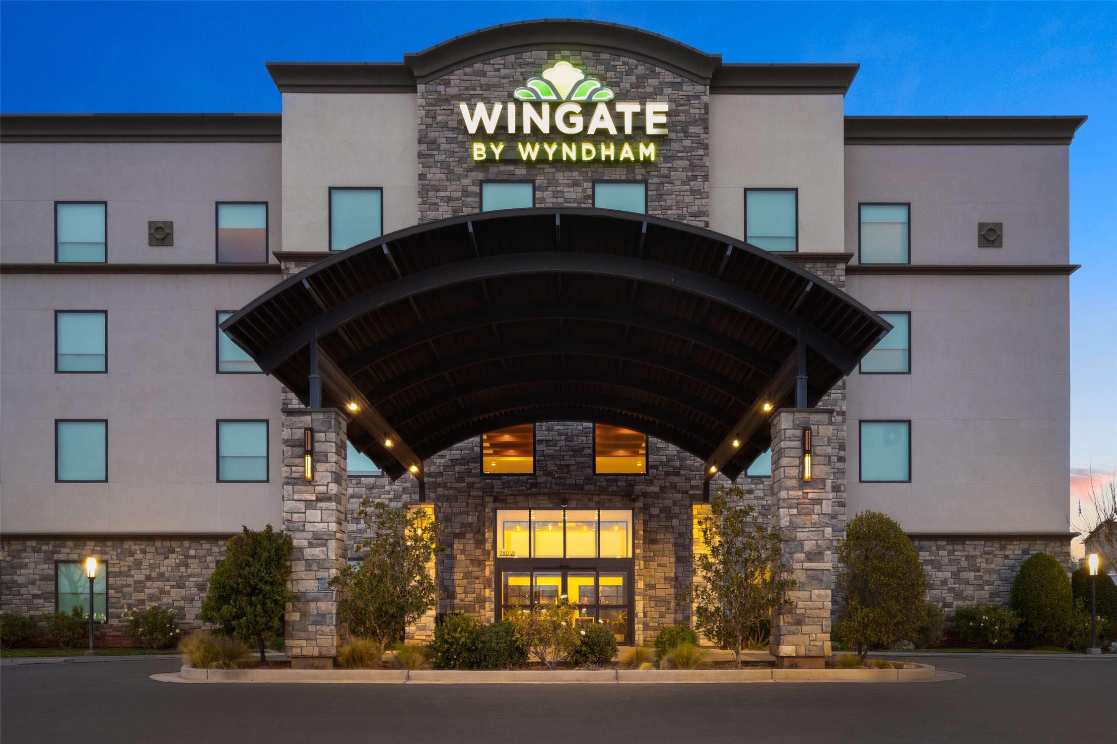 Wingate By Wyndham Hurricane Near Zion National Park 2/41