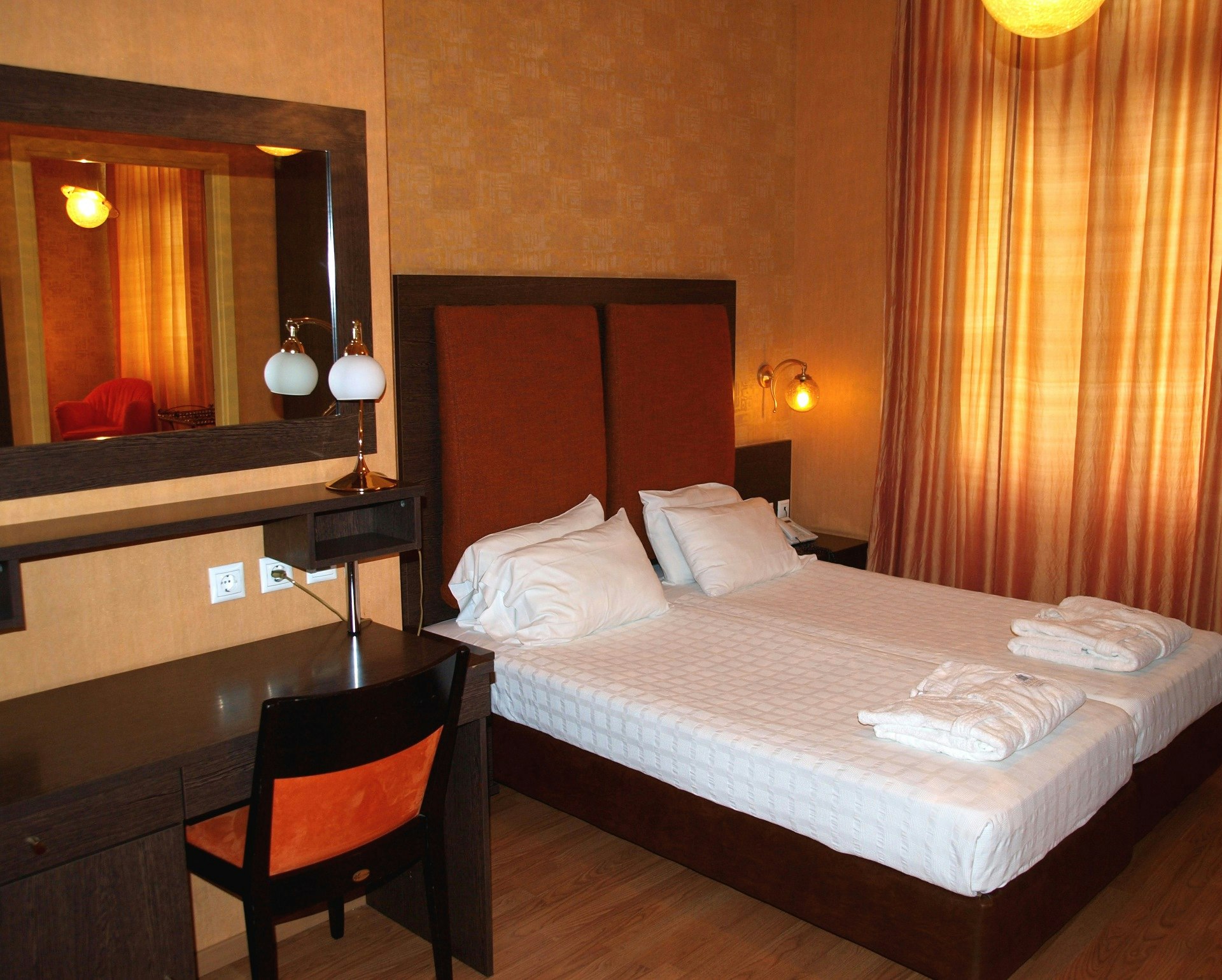 Delphi Art Hotel 11/22