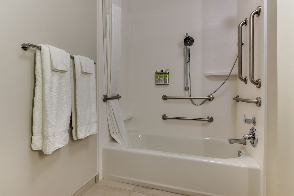 Holiday Inn Express & Suites Nashville Metrocenter Downtown 29/64
