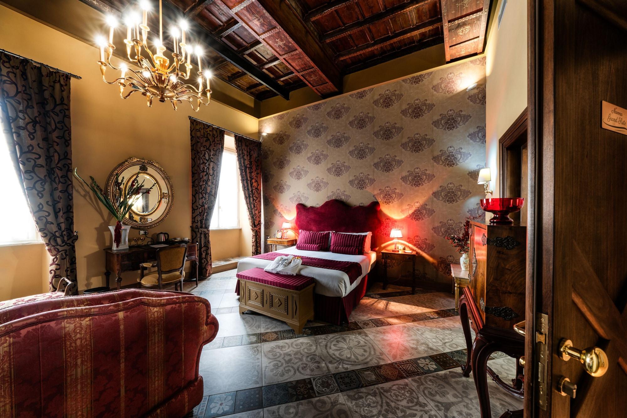 جناح غراند تنفيذي بإطلالة على الفناء، Navona Grand Suite 2/4