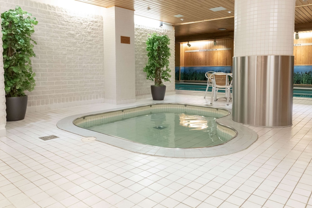 swimming pool spa