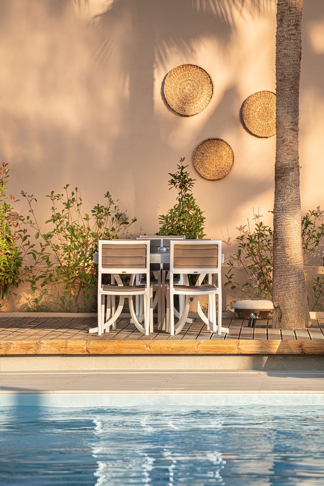 Sea View Hotel Apartments 45/50