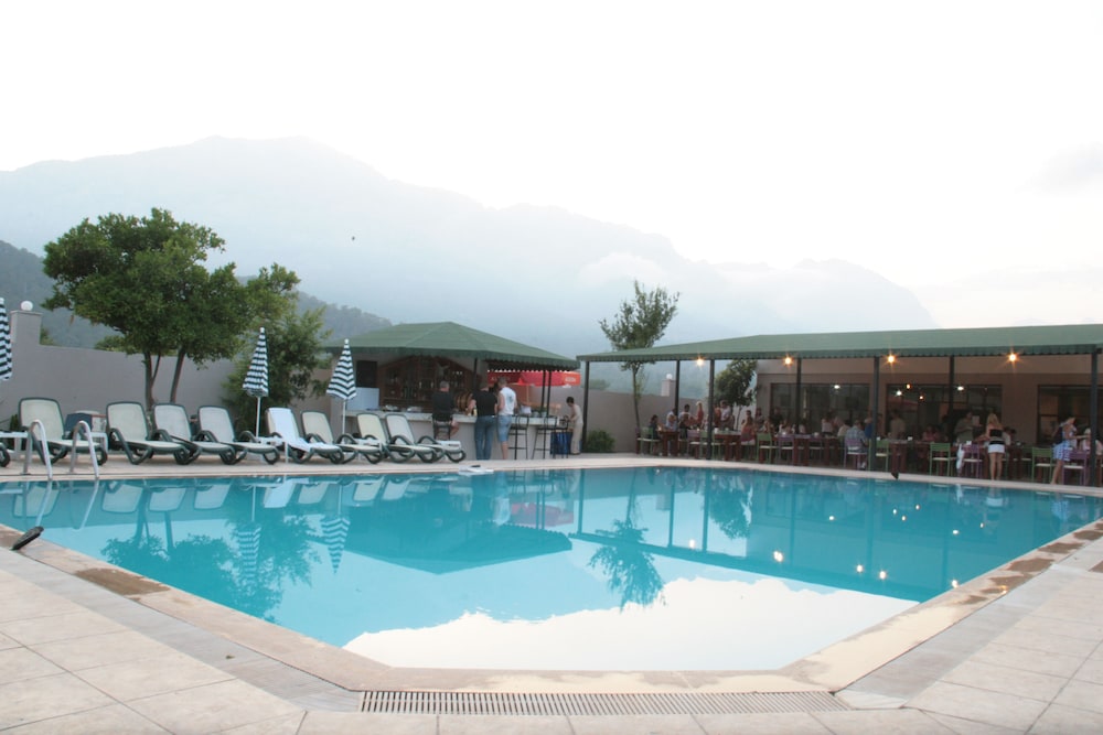 Ares Hotels 5/33