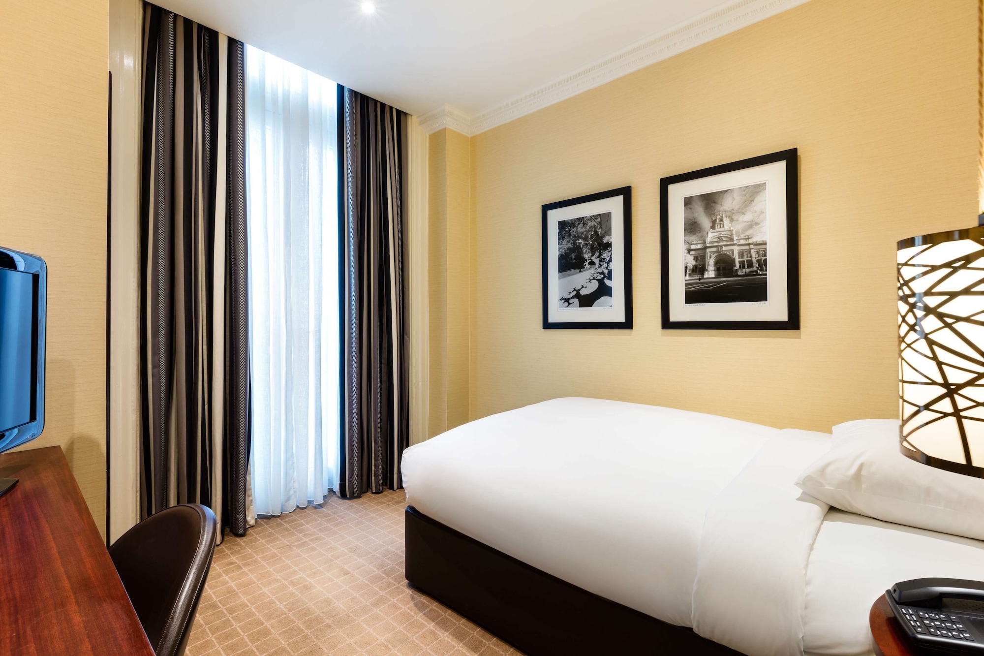 ROOM, SINGLE